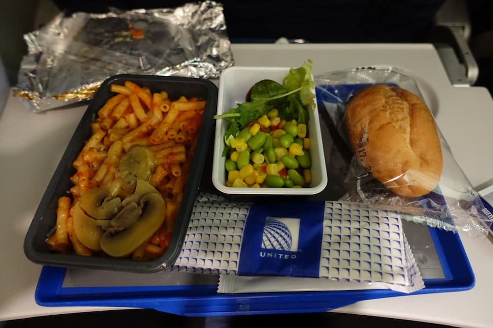 ユナイテッド航空 エコノミークラス 機内食