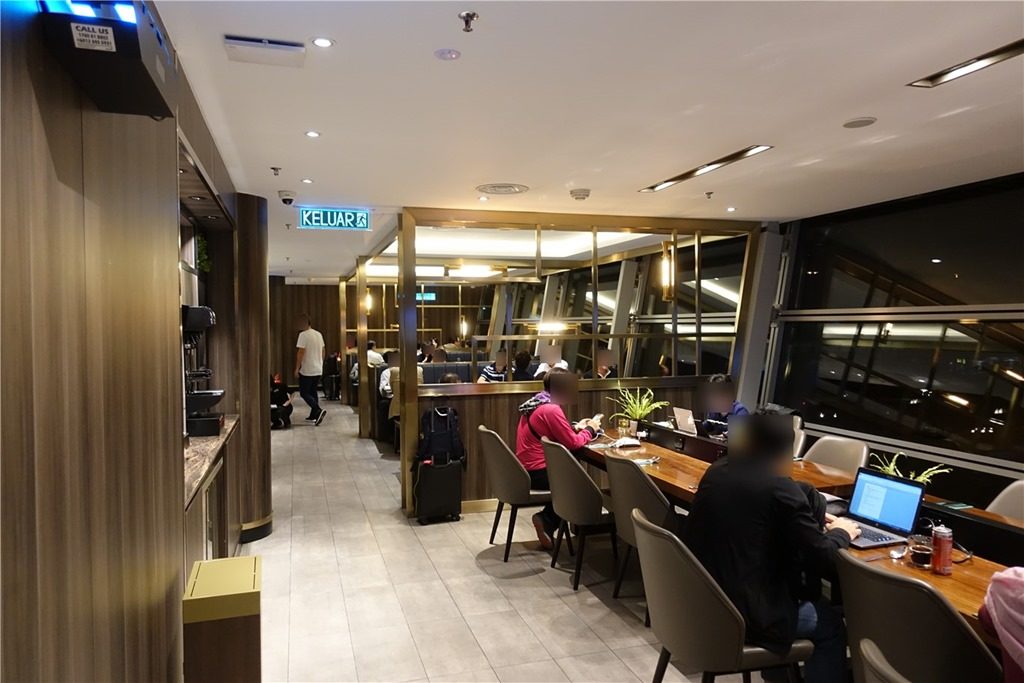 クアラルンプール国際空港 Plaza Premium First Lounge プラザ プレミアム ファースト ラウンジ レビュー とりあえずバンクーバー